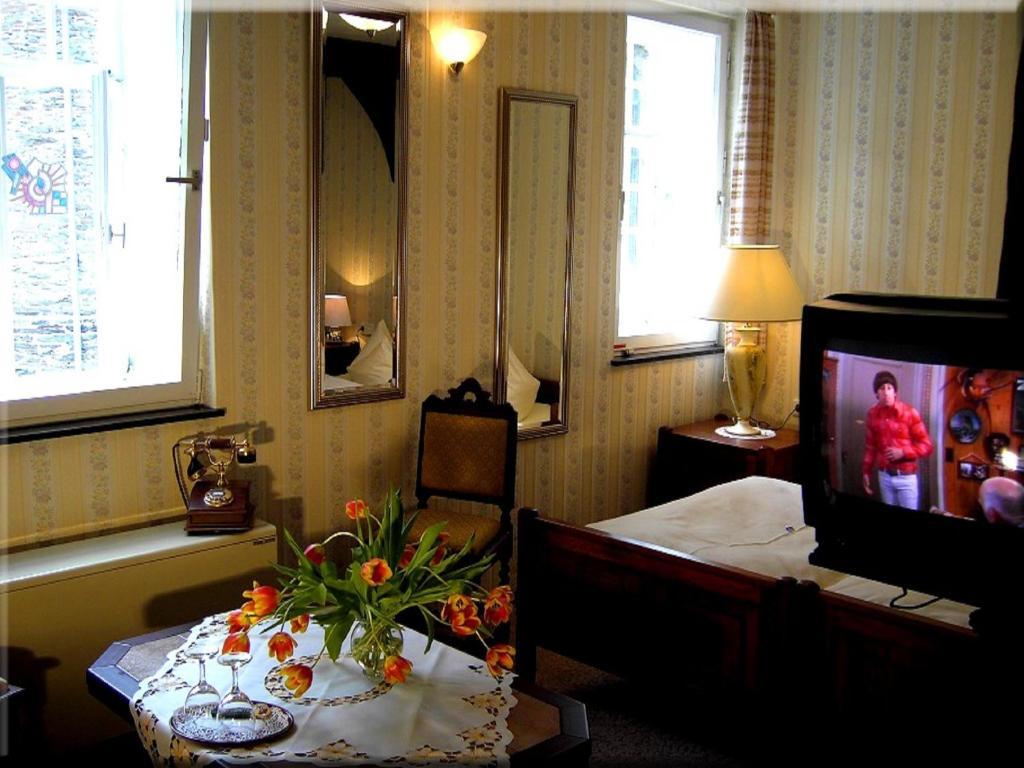 Hotel Graf Rolshausen Monschau Szoba fotó